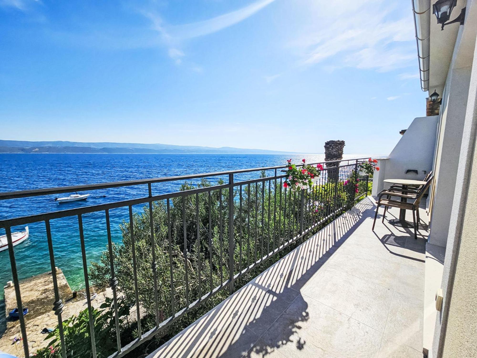 Lara By Interhome Omis